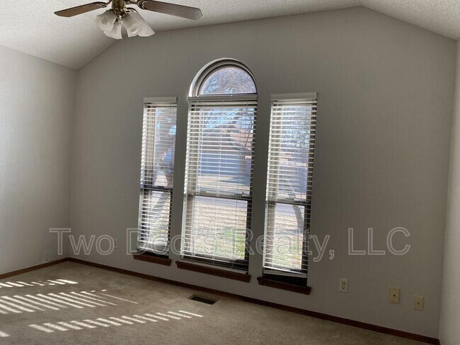Building Photo - 541 NW 170th St