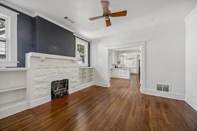 Building Photo - 3/2 fully updated with appliances included!