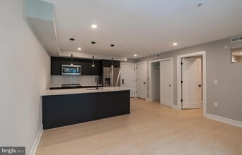 Building Photo - 6604 Ridge Ave