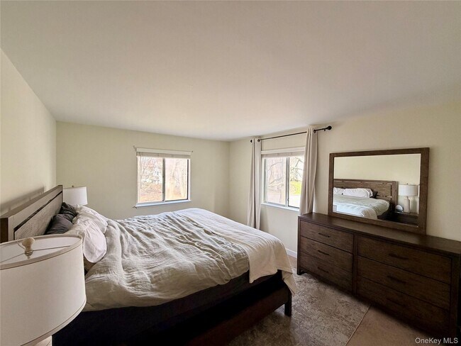 Building Photo - 15 Bayberry Dr