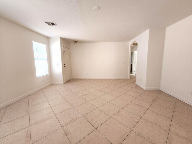 Building Photo - Single-Story Home with 2-Car Garage in Cul...