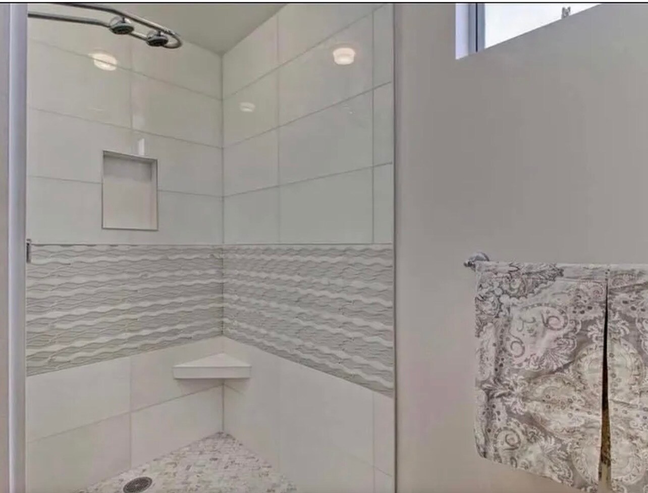 Building Photo - 3415 6th Ave