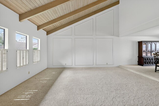 Building Photo - 5BR; 3BA Pool Home with Stunning Views in ...