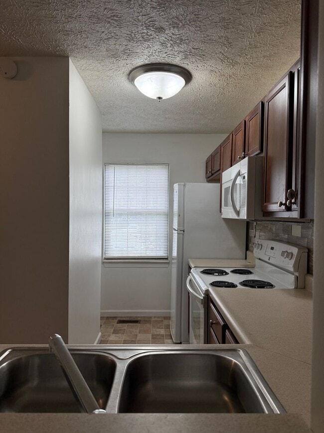 Building Photo - Live Comfortably in Timber Ridge – Just 2 Miles from IU!