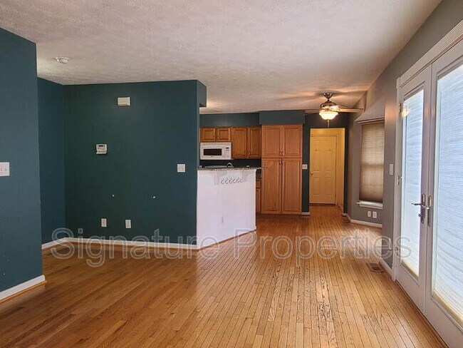 Building Photo - 10 Lockwood Dr