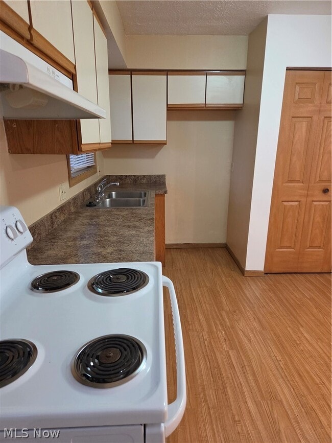 Building Photo - 240 Lilac Pl