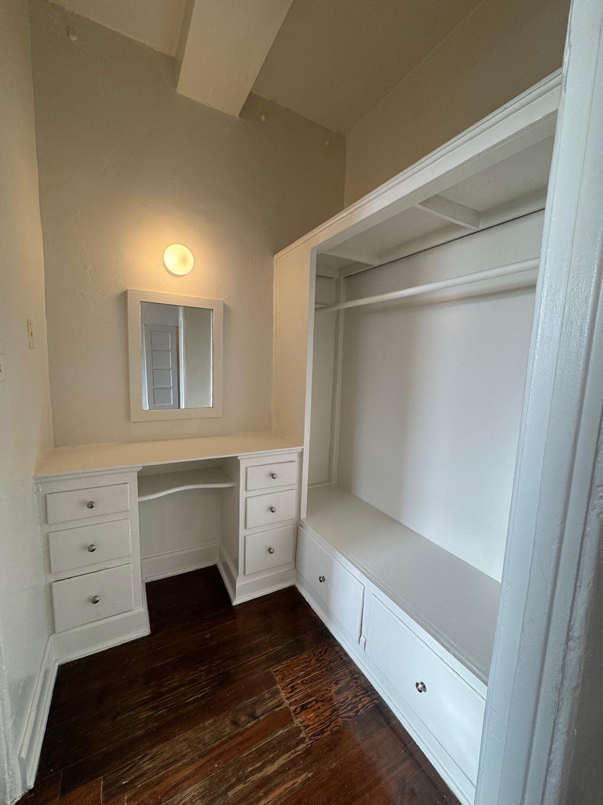 Building Photo - 901 S Kingsley Dr