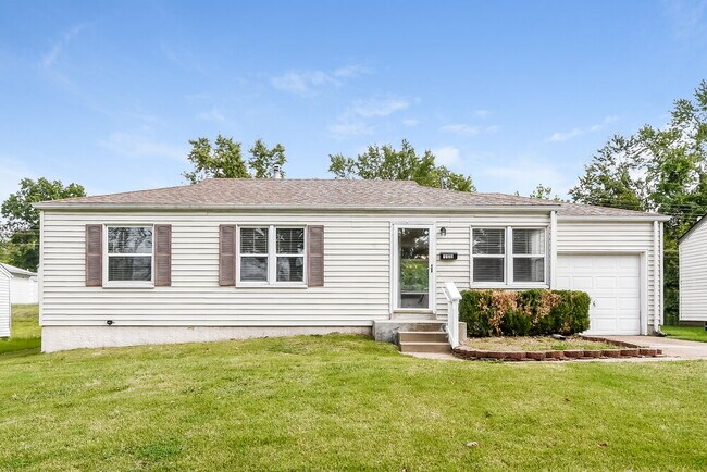 Building Photo - 1123 Roxton Dr