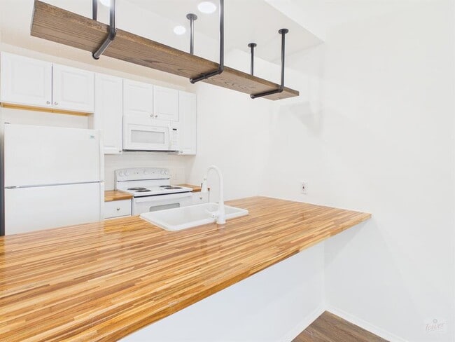 Building Photo - 1303 Hollow Creek Dr