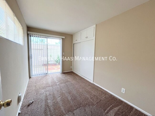 Building Photo - 510 Roycroft Ave