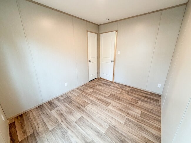 Building Photo - 52 Sutherland Ln SW