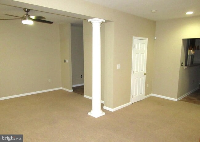 Building Photo - 103 Persimmon Pl