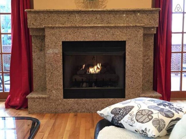 Building Photo - 4523 Harrison Pl