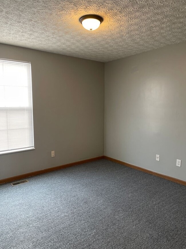 Building Photo - Introducing a stunning three-bedroom, two and a half bathroom home for rent in Columbus, OH!