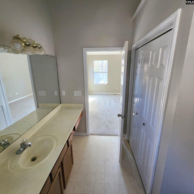 Building Photo - 222 Salusbury Ln