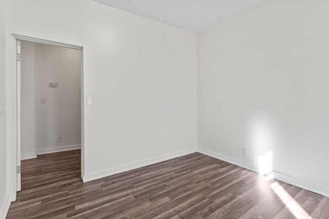 Building Photo - Charming 3 beds 1 bath Apartment in Cleveland!