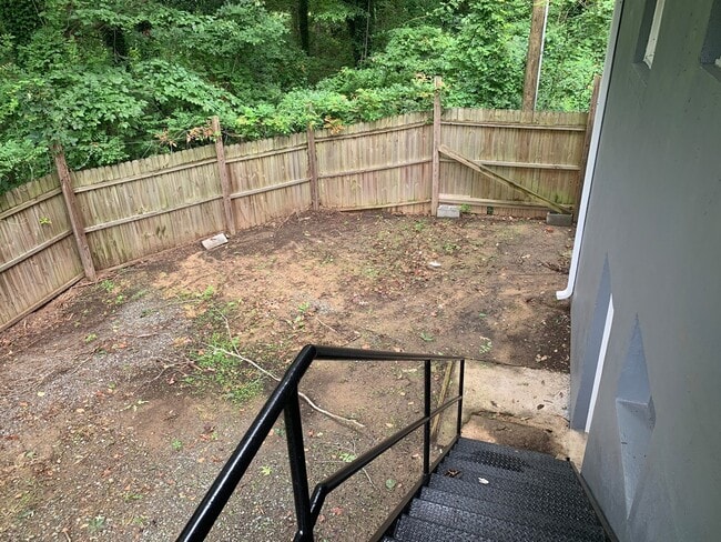 Building Photo - Move-in ready 1 Story Duplex located in th...
