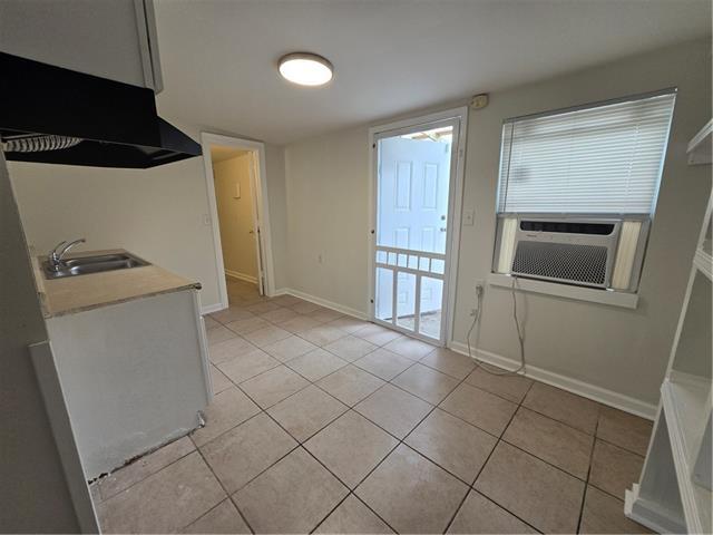 Building Photo - 602 5th Ave