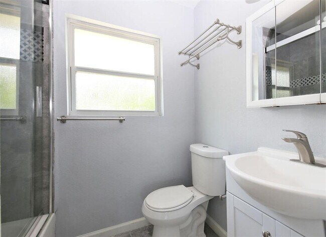 Building Photo - 3412 Blodgett St