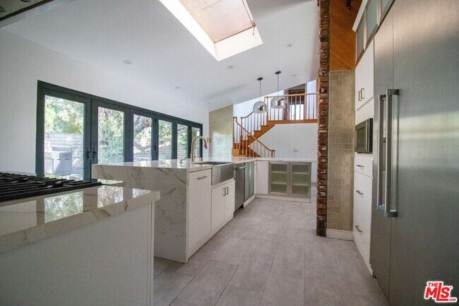 Building Photo - 11619 Lerdo Ave