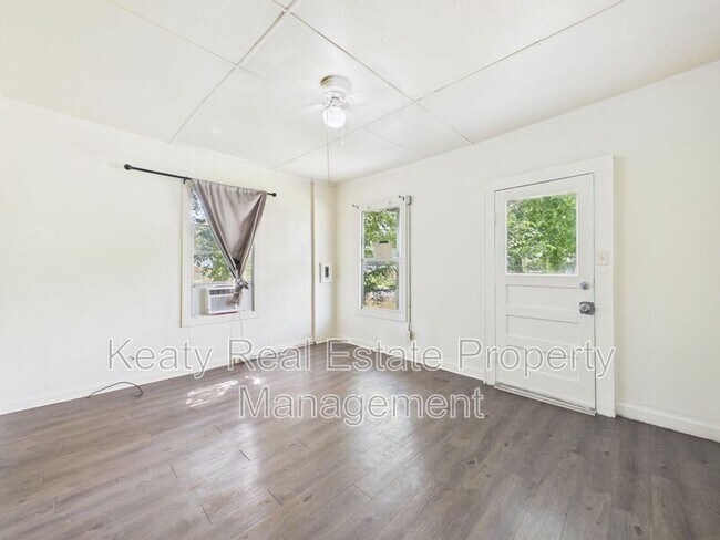 Building Photo - 119 Delories St
