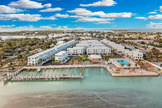 Primary Photo - 10877 Overseas Hwy