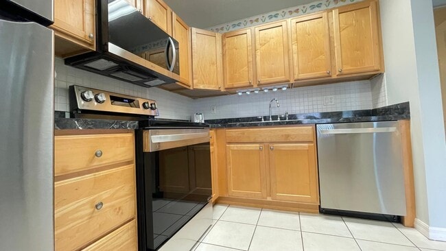 Building Photo - 829 Timberview Dr