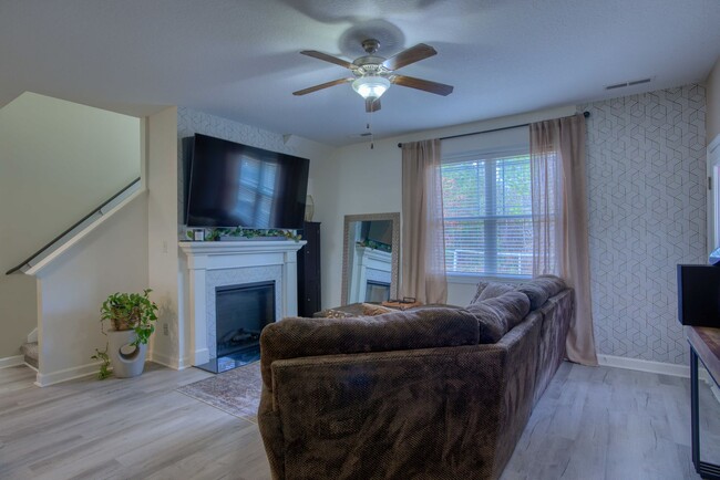 Building Photo - 328 Adobe Ln