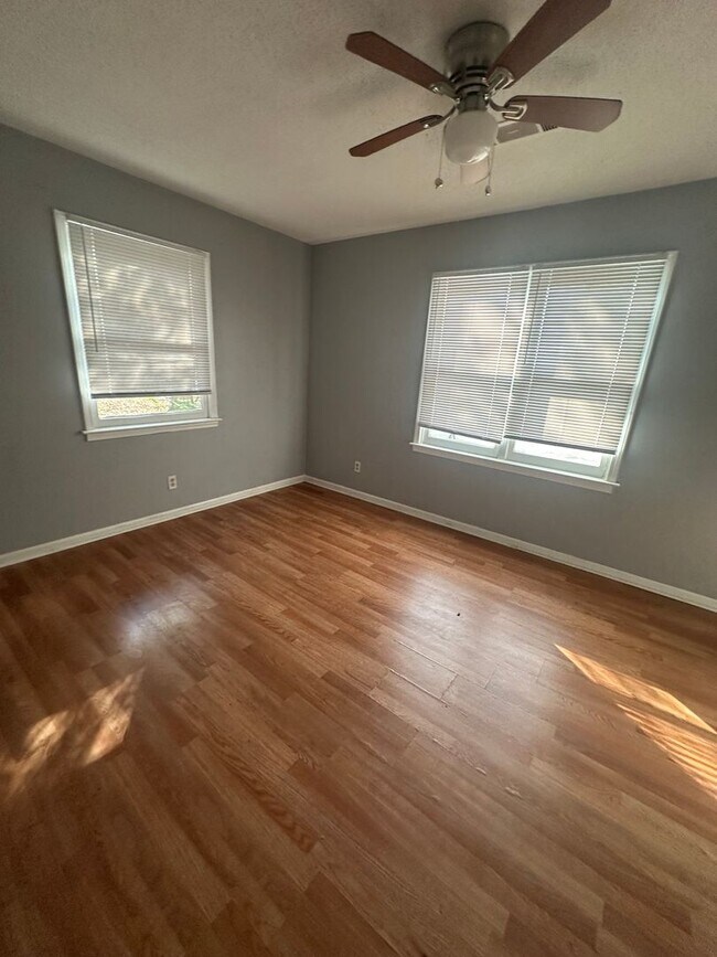 Building Photo - 1710 Arlington Park