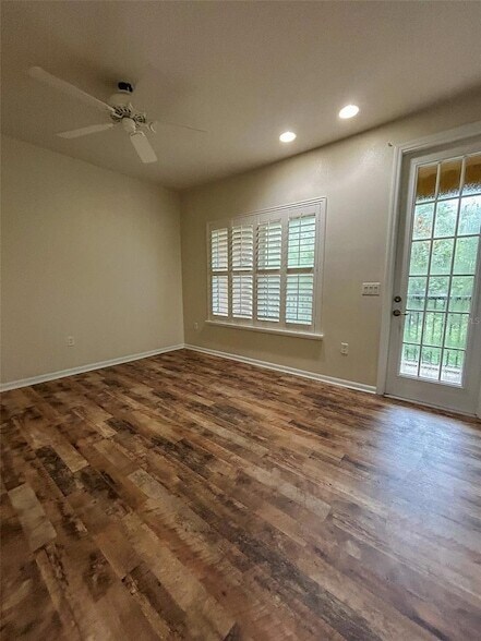 Building Photo - 691 Pensacola Ln