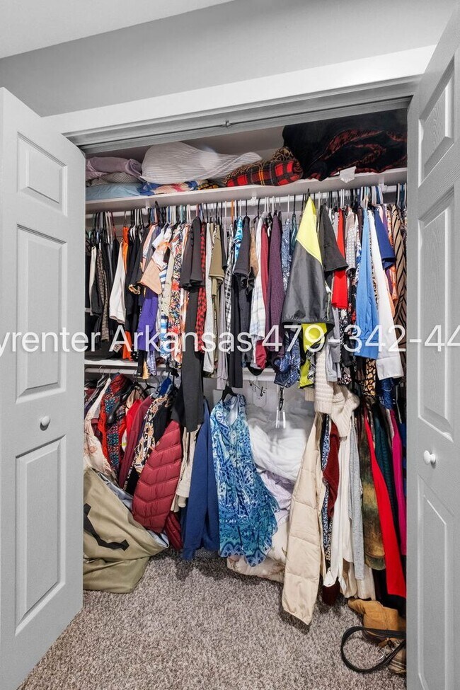 Building Photo - Charming 1 Bedroom Cottage-Style Home with Spacious Yard