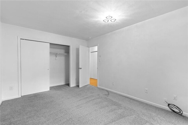 Building Photo - 582 Peregrine St
