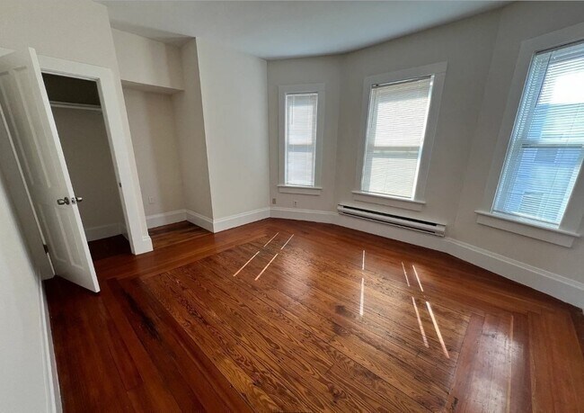 Building Photo - 27 Buttonwood St