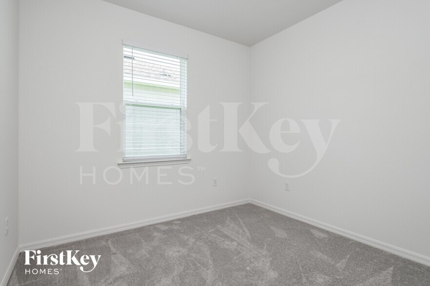 Building Photo - 1618 Isleta Lp