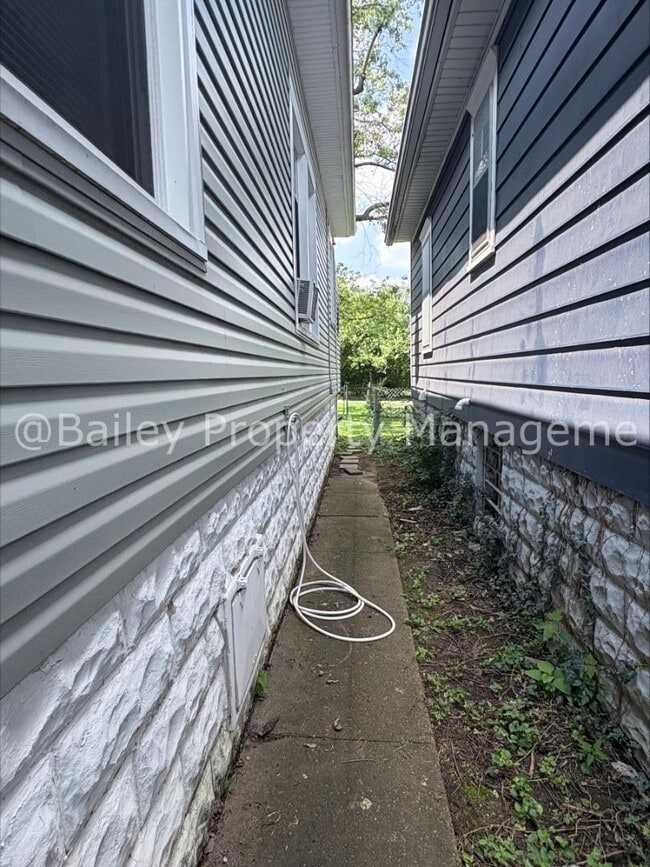 Building Photo - 1634 S Preston St