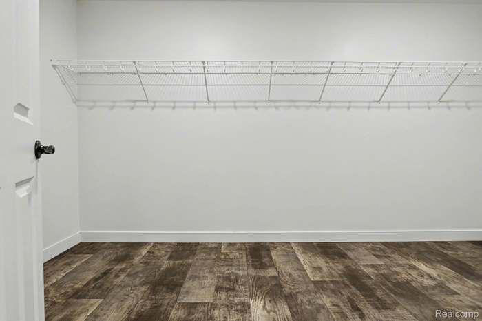 Building Photo - 529 Swan River Dr