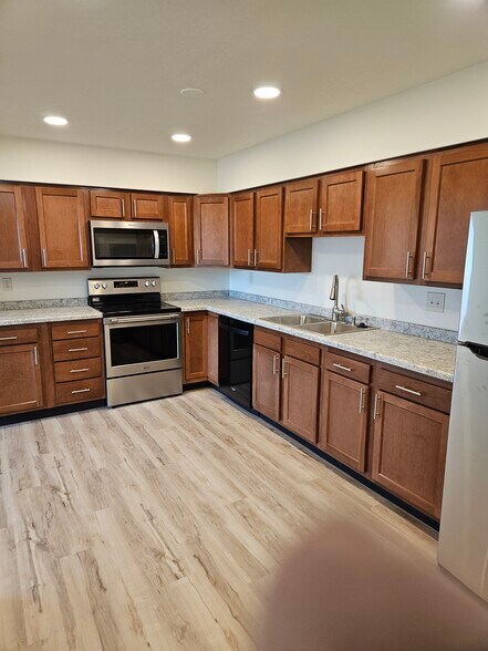 Building Photo - 825 53rd Ave