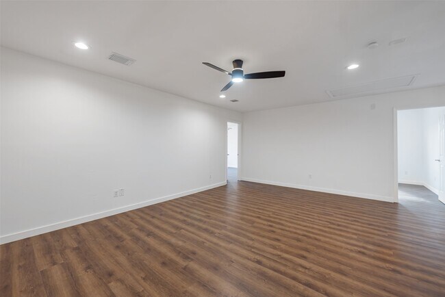 Building Photo - 11703 N Perry Ave