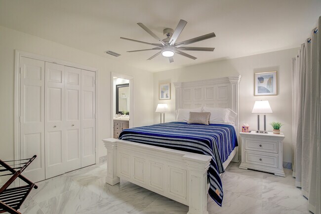 Building Photo - 8402 Columbia Dr