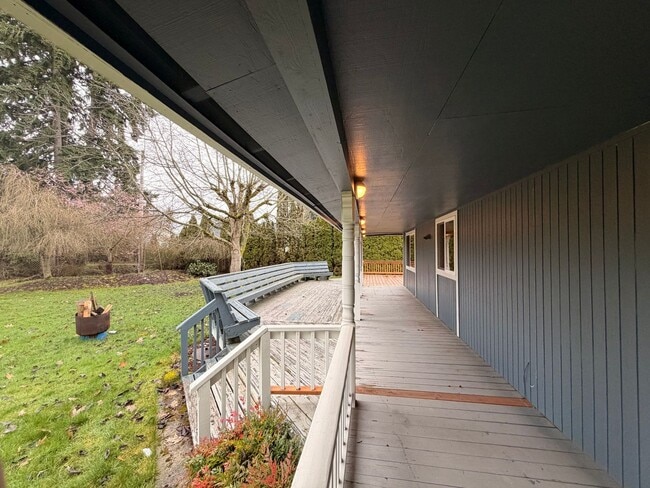 Building Photo - Private and quiet 3BD, 2 BA w/ 2 car garage near Fedrickson!