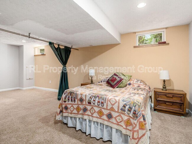 Building Photo - 5551 Ainsley Dr