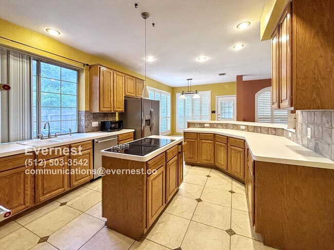 Building Photo - Spacious 5-Bedroom Retreat with Modern Com...