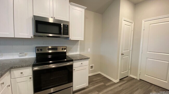 Building Photo - 10410 Waverunner-