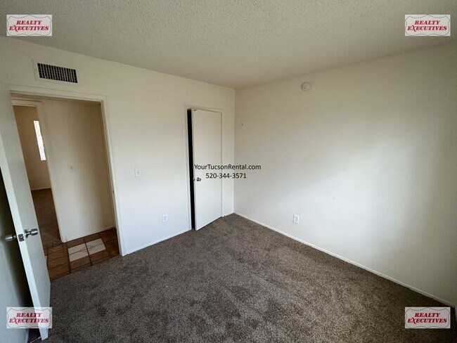 Building Photo - Tucson Blvd & Irvington Rd area - 4 Bedroo...