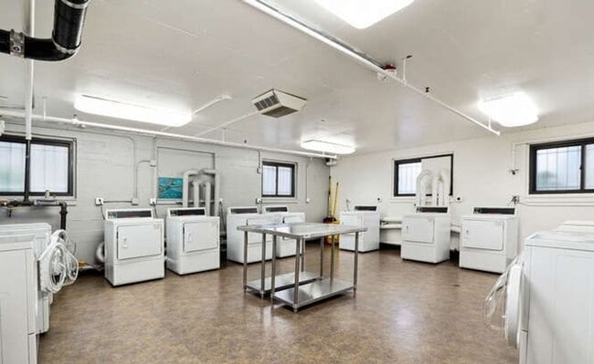 Building Photo - 1 Bed, 1 Bath Condo in First Hill, Steps to Virginia Mason & Swedish Hospital