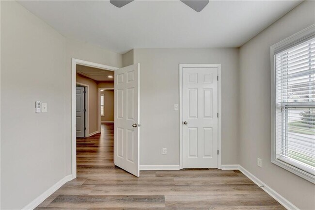 Building Photo - 2208 Staunton Dr NW
