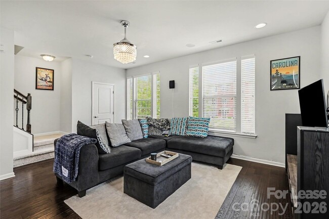 Building Photo - 4011 Zilker Park Dr