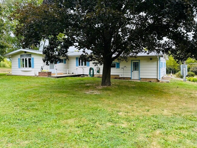 Building Photo - 3902 N Flansburg Rd