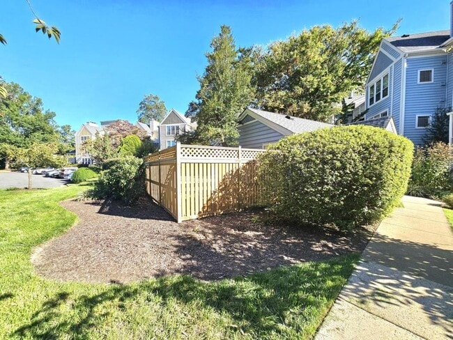 Building Photo - 7660 Willow Point Dr
