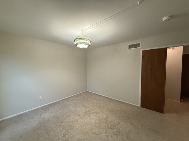 Building Photo - 3208 Bolgos Cir
